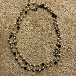 Elegant Black and White Pearl Necklace